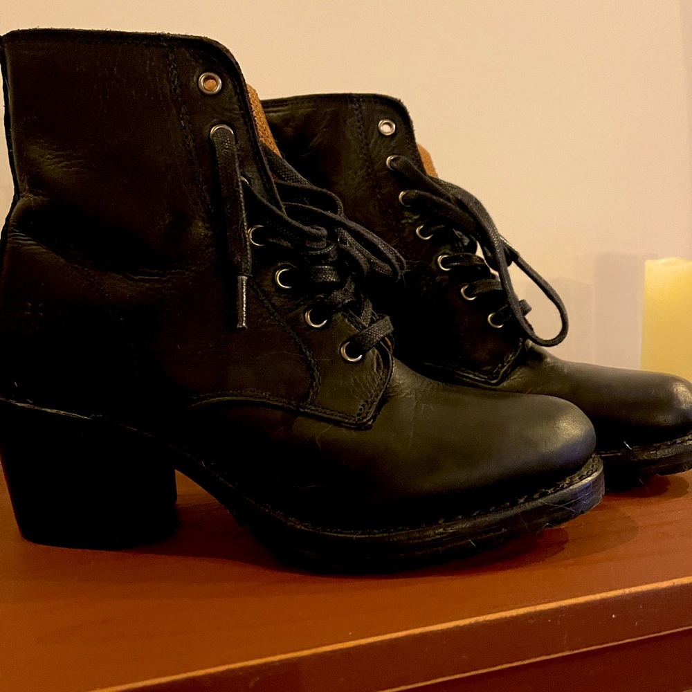 From the Made in the USA collection. Frye Sabrina Lace Up Worn once - like new